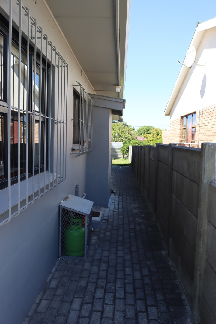 4 Bedroom Property for Sale in Klein Berlyn Western Cape